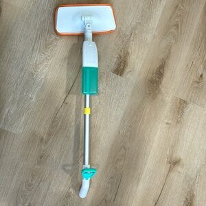 Lovevery Squeeze and Spray Mop